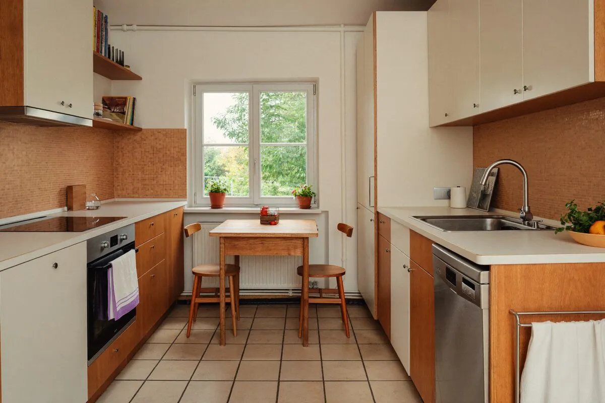 Voorbeeld van een moderne keuken in het Westland