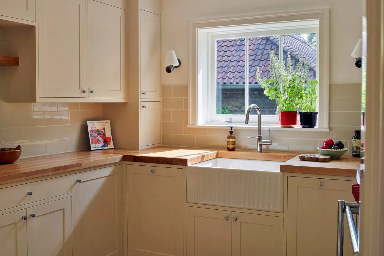 Voorbeeld van een moderne keuken in het Westland